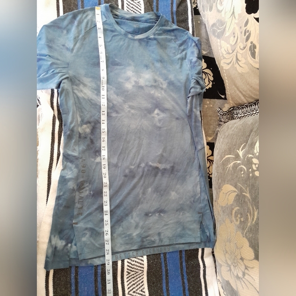 Lululemon Always Agile Short SleeveDiamond Dye True Navy Chambray size M - Picture 9 of 12